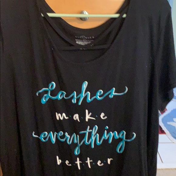 Tops - Cute graphic t cross neck